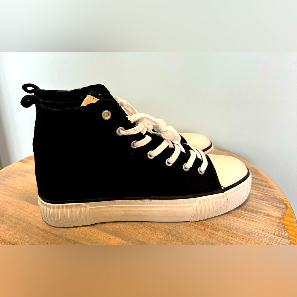 Pep Step Platform Corduroy black lace up sneakers size 8